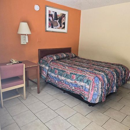 Carpet Inn Opelika Bagian luar foto