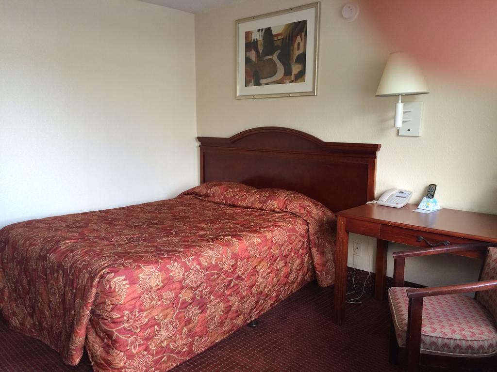 Carpet Inn Opelika Bagian luar foto