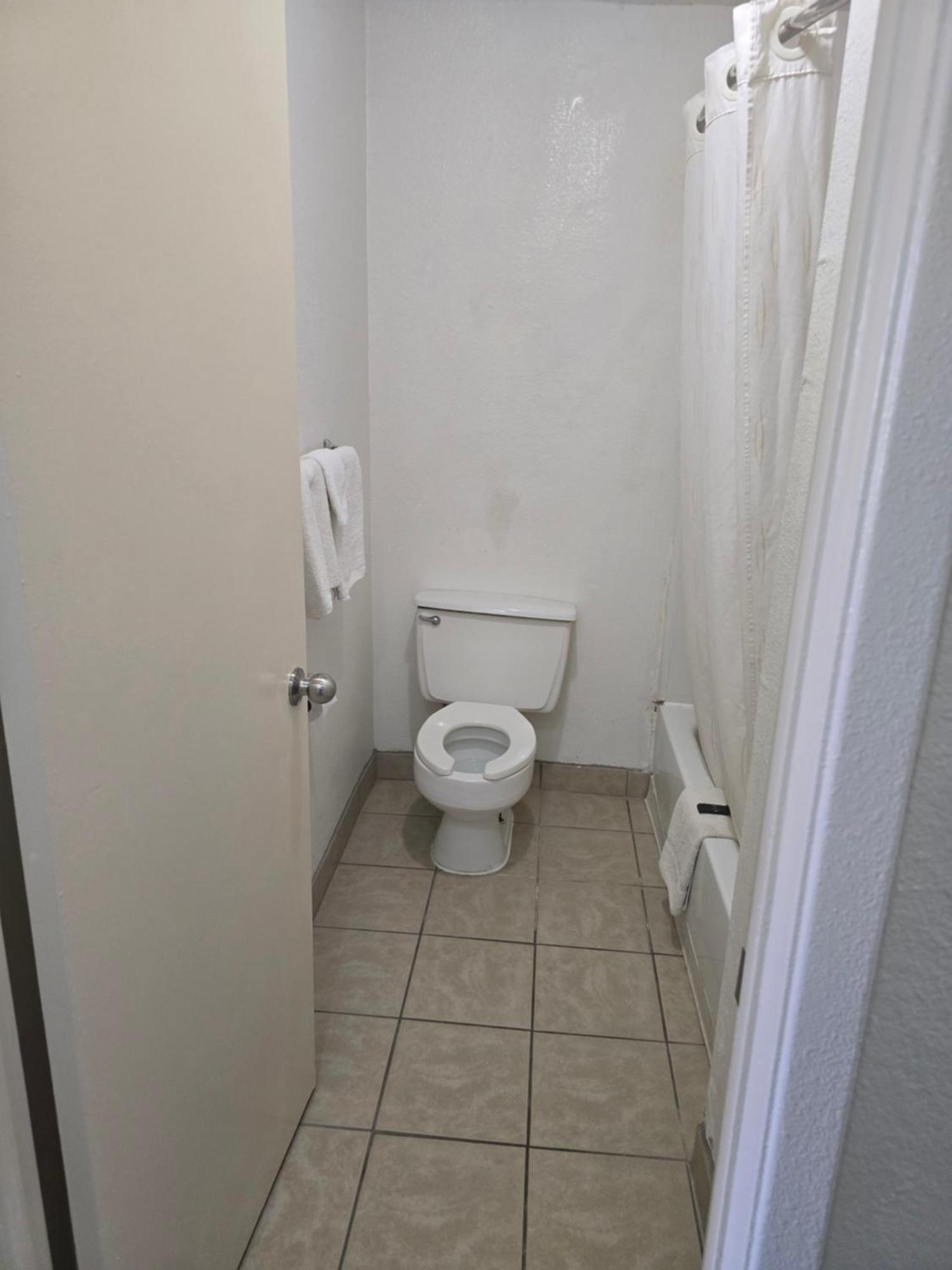 Carpet Inn Opelika Bagian luar foto