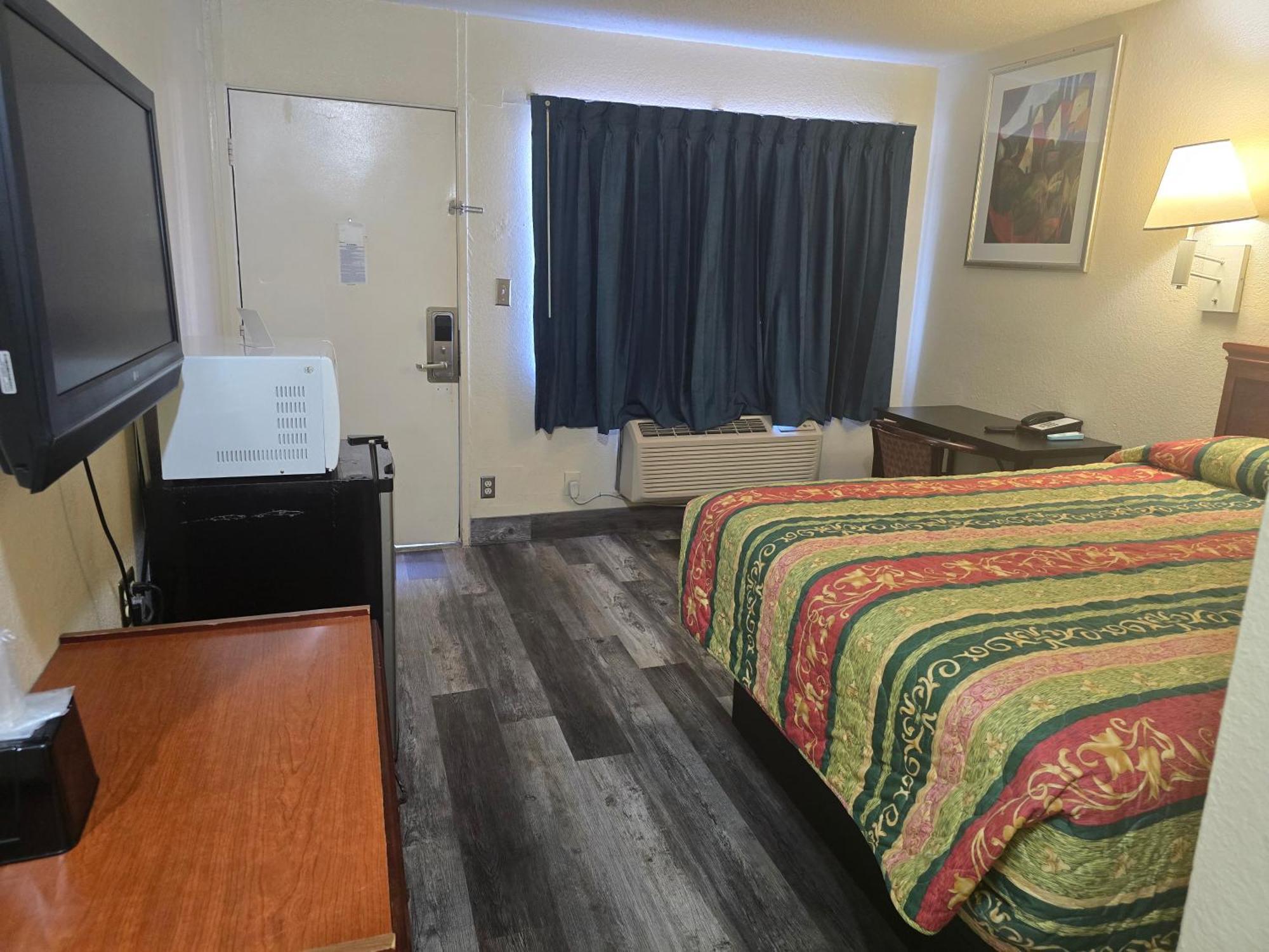Carpet Inn Opelika Bagian luar foto