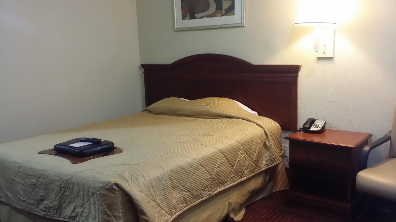 Carpet Inn Opelika Bagian luar foto