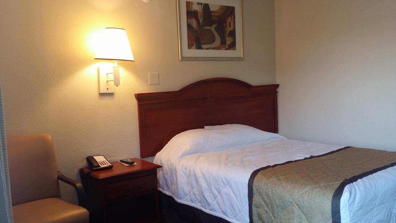 Carpet Inn Opelika Bagian luar foto