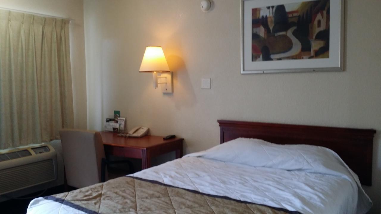 Carpet Inn Opelika Bagian luar foto