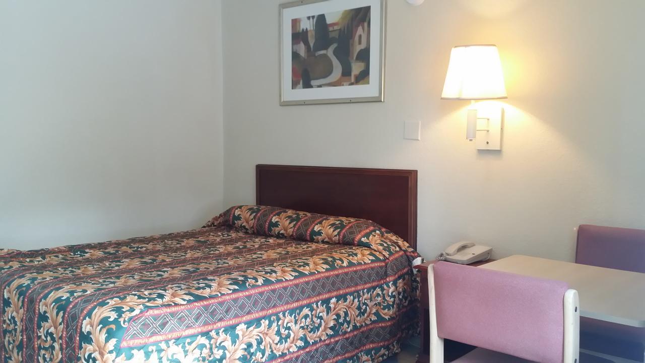 Carpet Inn Opelika Bagian luar foto
