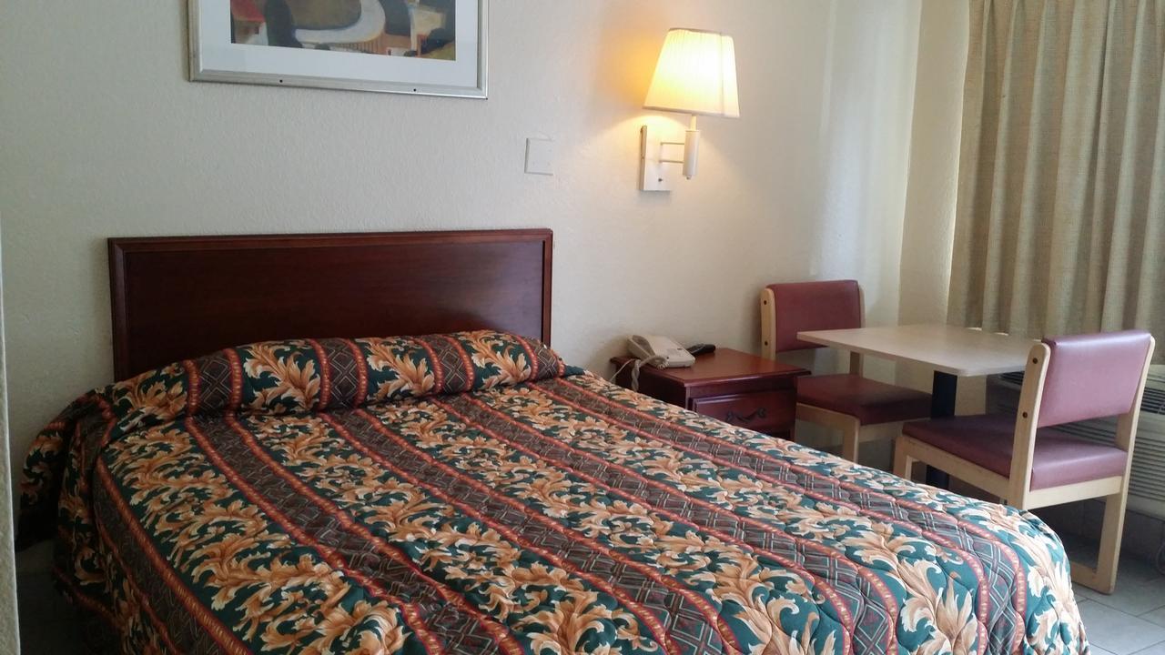 Carpet Inn Opelika Bagian luar foto