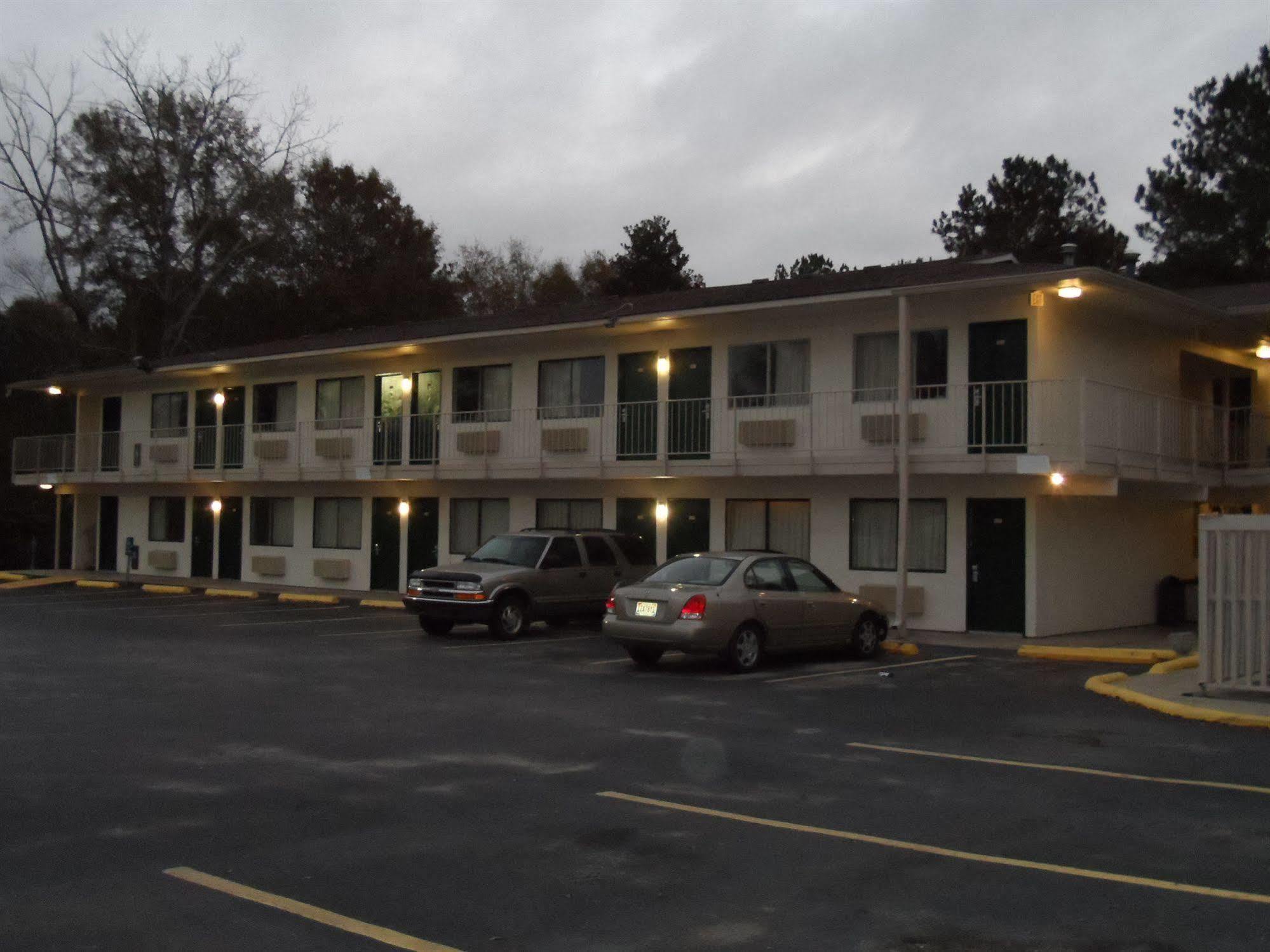 Carpet Inn Opelika Bagian luar foto