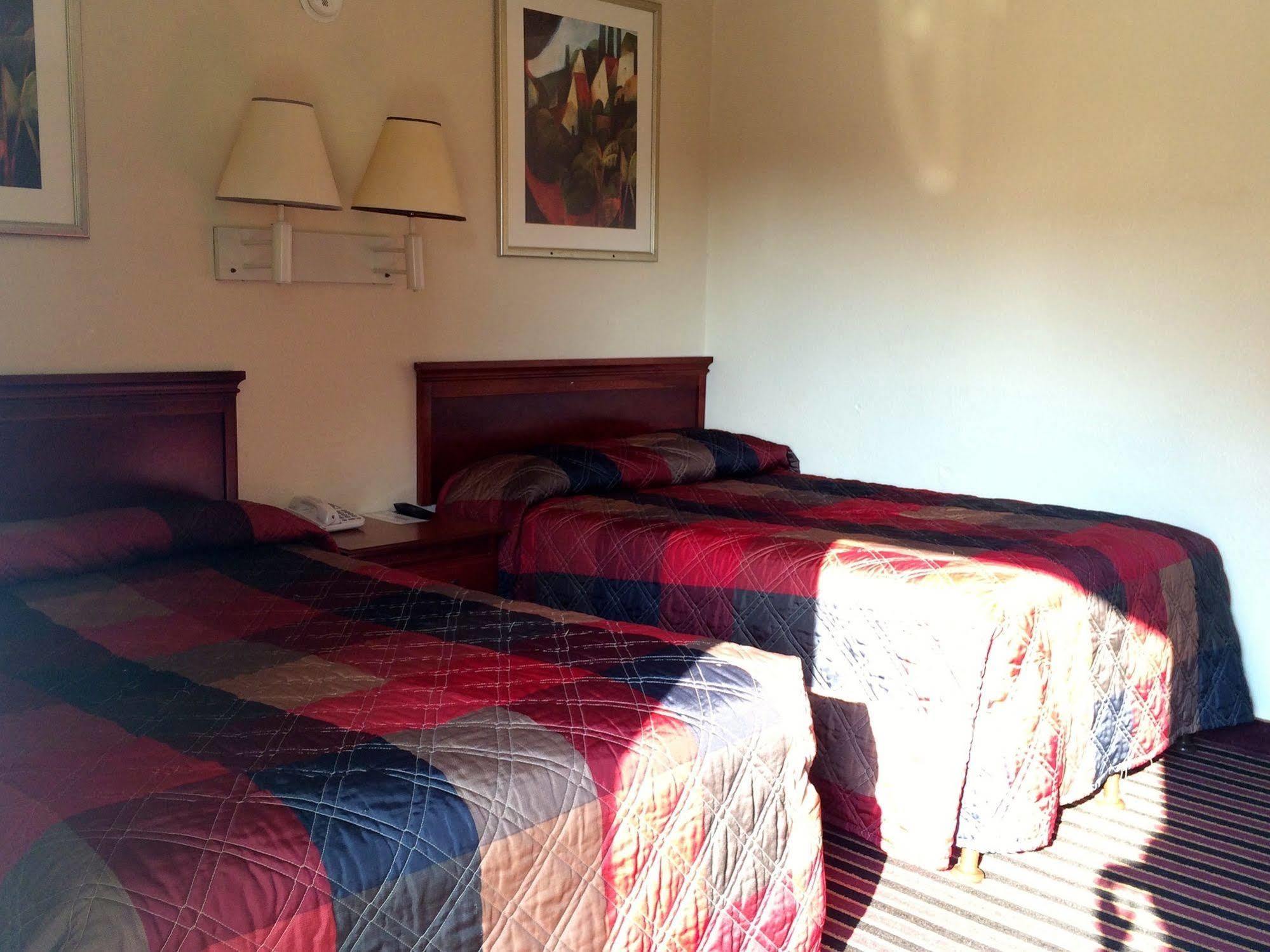 Carpet Inn Opelika Bagian luar foto